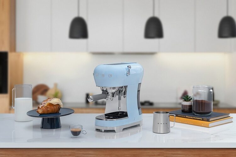 Кофемашина-эспрессо SMEG ECF02PBEU